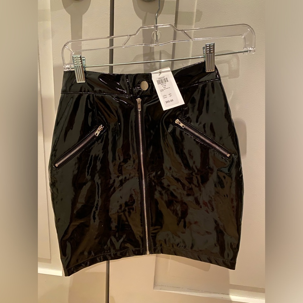 Hera collection synthetic leather shiny mini skirt